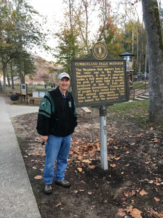 Cumberland moonbow sign with Glen